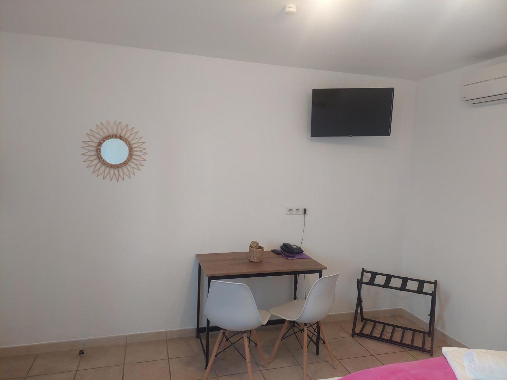 Logis Hotel Restaurant Le Clos Saint Loup Bram Buitenkant foto