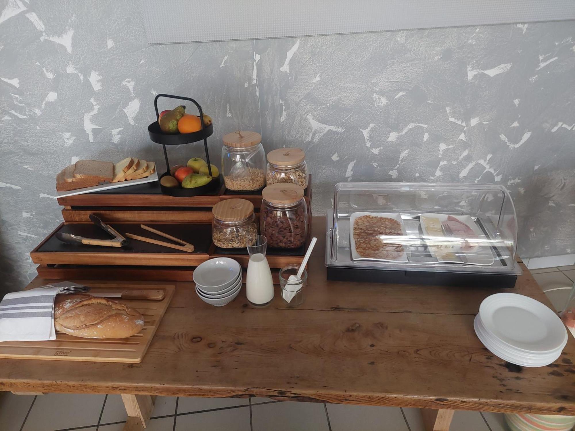 Logis Hotel Restaurant Le Clos Saint Loup Bram Buitenkant foto