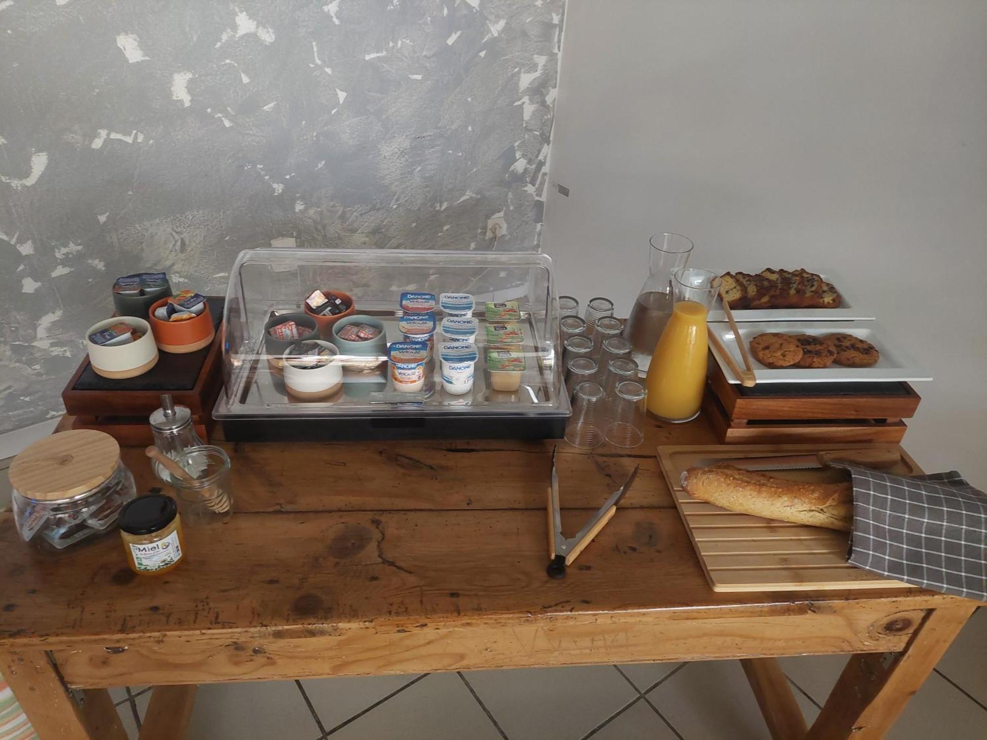 Logis Hotel Restaurant Le Clos Saint Loup Bram Buitenkant foto